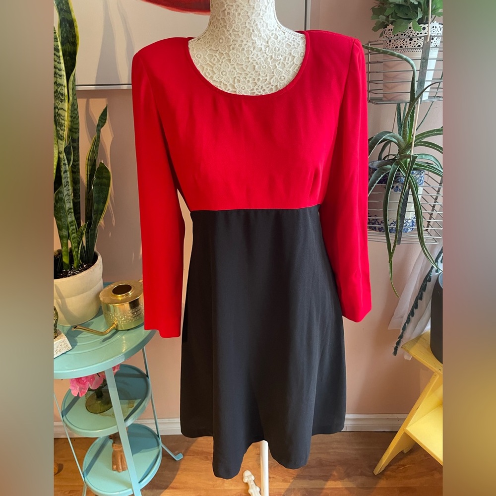 Vintage Liz Claiborne Red and Black Long Sleeve Dress